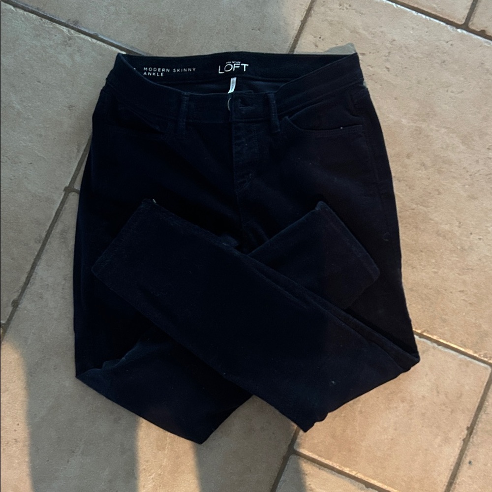 LOFT Women's Modern Skinny Pants - Black
Corduroy